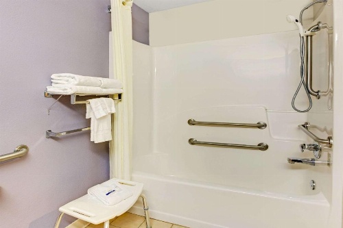 Microtel Inn & Suites By Wyndham Cherokee image 11