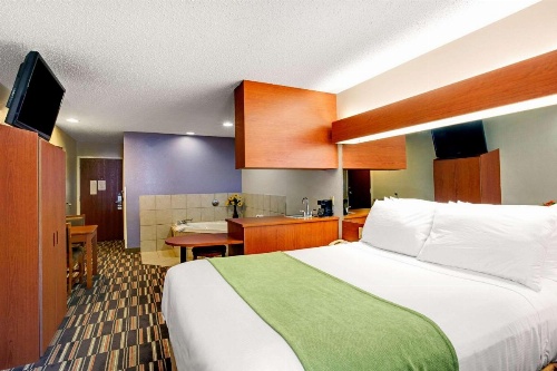 Microtel Inn & Suites By Wyndham Cherokee image 6